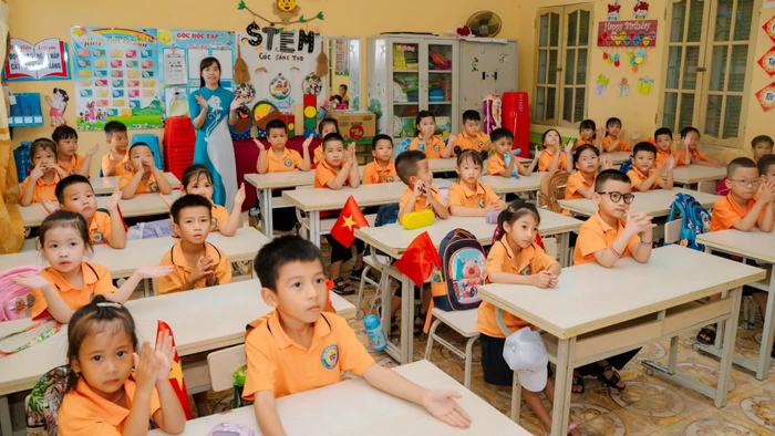 a1ac8ba8db1f40f09b01c15c6d885e96 sap xep truong lop 2.jpg